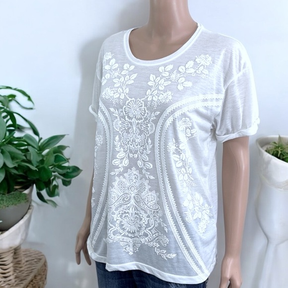 NEW Forever 21 Embossed Rolled-Up Sleeve Top - Picture 8 of 16